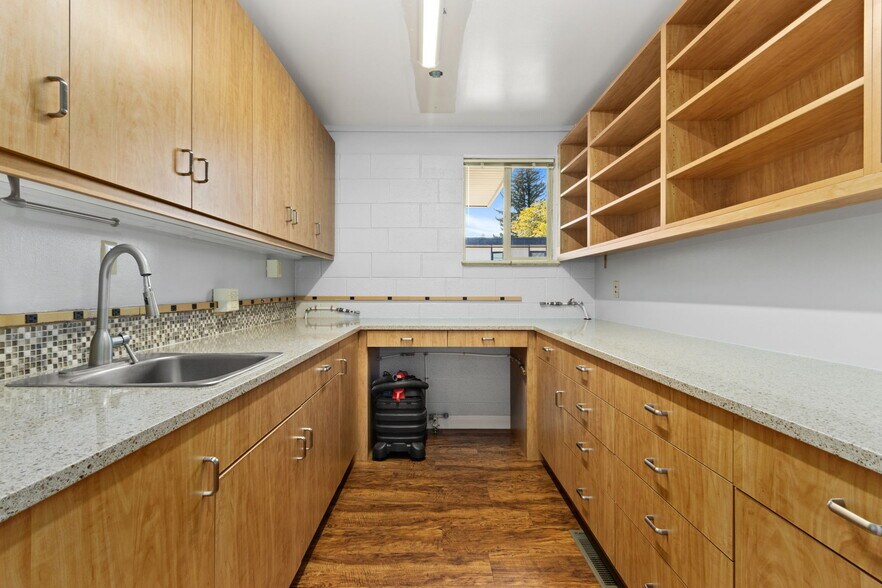 More Photos Of 2120 Logan Ave, Cheyenne Healthcare For Sale