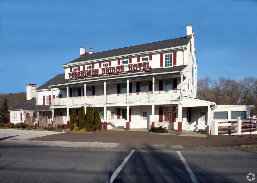 1 E Main St, Collegeville, PA 19426 Retail