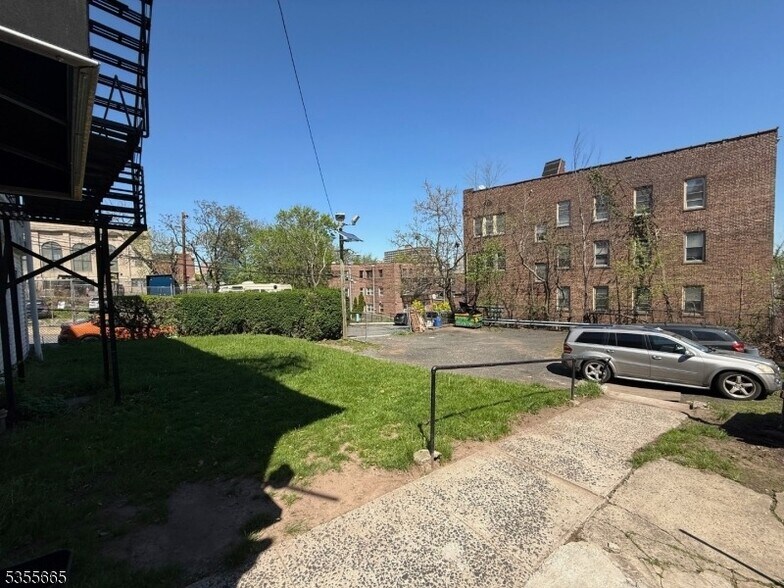 More Photos Of 692 Dr Martin Luther King Jr Blvd, Newark Office For Sale