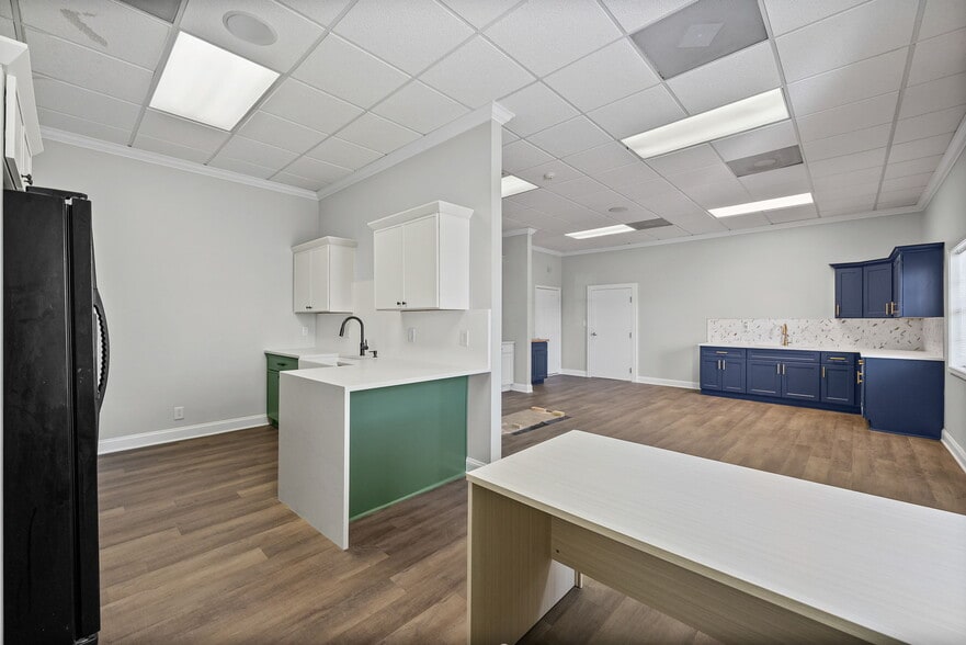 More Photos Of 1811 Alpine Dr, Clarksville Light Manufacturing For Lease
