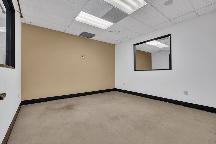 More Photos Of 550 N Golden Circle Dr, Santa Ana Office For Lease