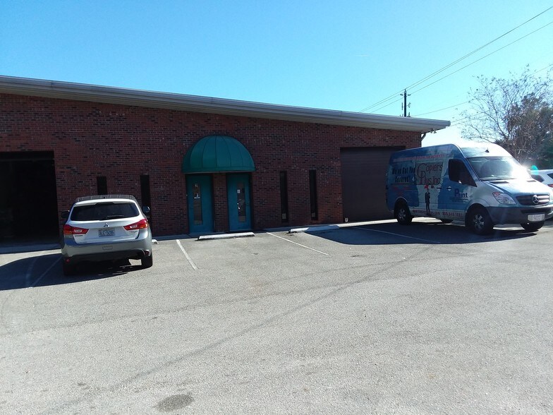 More Photos Of 423 Shipyard Blvd, Wilmington Light Distribution For Lease