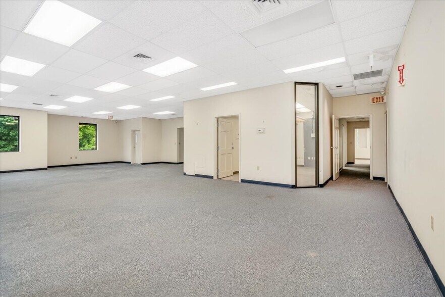More Photos Of 7 Route 101A, Amherst Medical For Sale