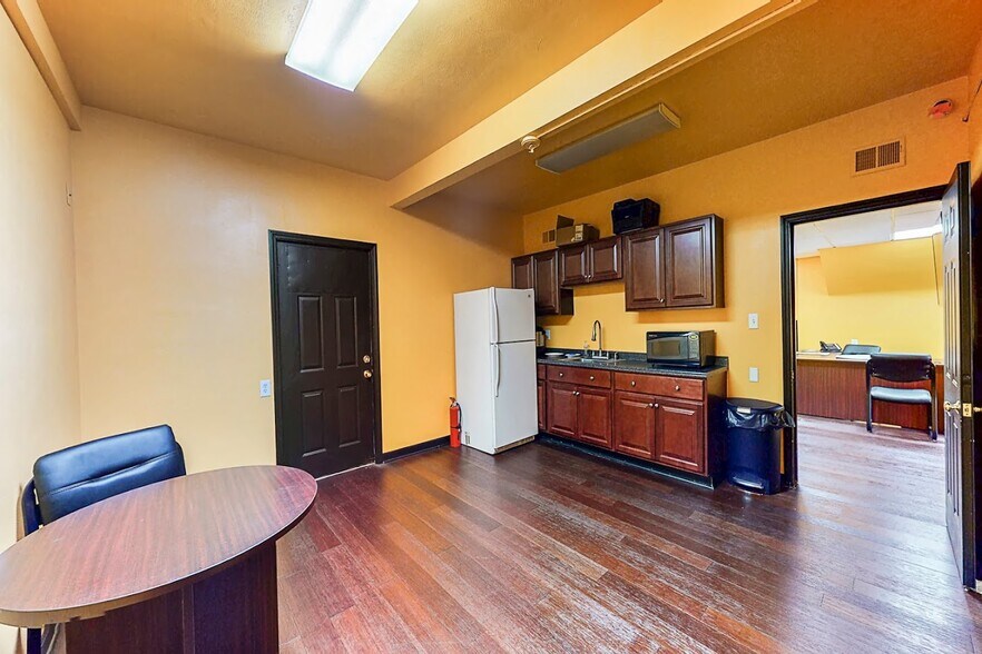 More Photos Of 3706-3710 Lebanon Church Rd, West Mifflin Auto Dealership For Lease