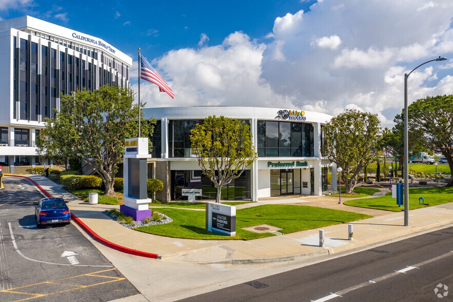 More Photos Of 21515 Hawthorne Blvd, Torrance Unknown For Lease