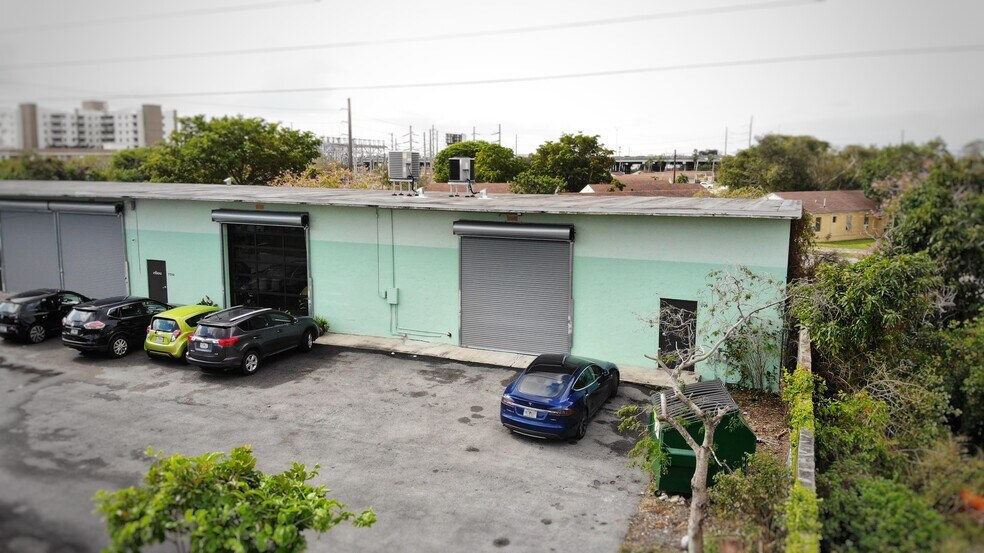 More Photos Of 290 NW 73rd St, Miami Service For Lease