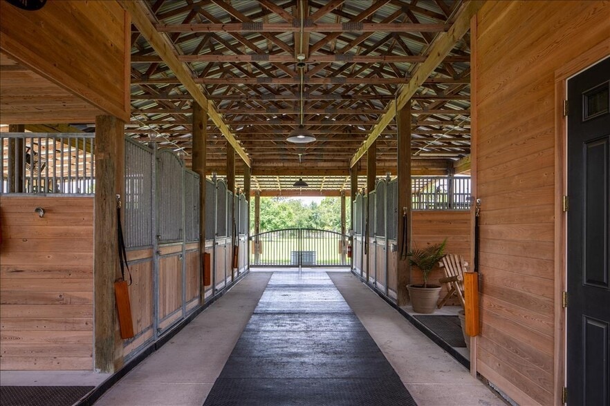 More Photos Of 10910 Ruden Rd, North Fort Myers Specialty For Sale