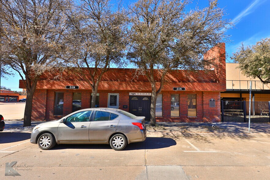 More Photos Of 318 Cedar St, Abilene Storefront Retail Office For Sale