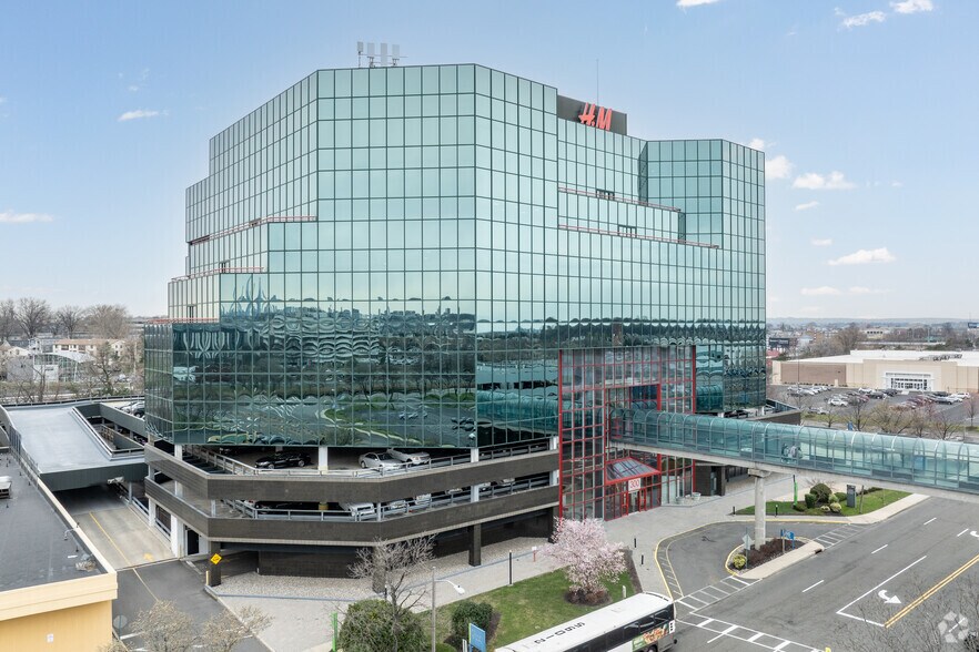 More Photos Of 300 Lighting Way, Secaucus Medical For Lease