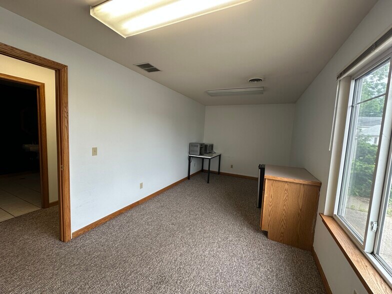 More Photos Of 6523 Stadium Dr, Kalamazoo Medical For Lease