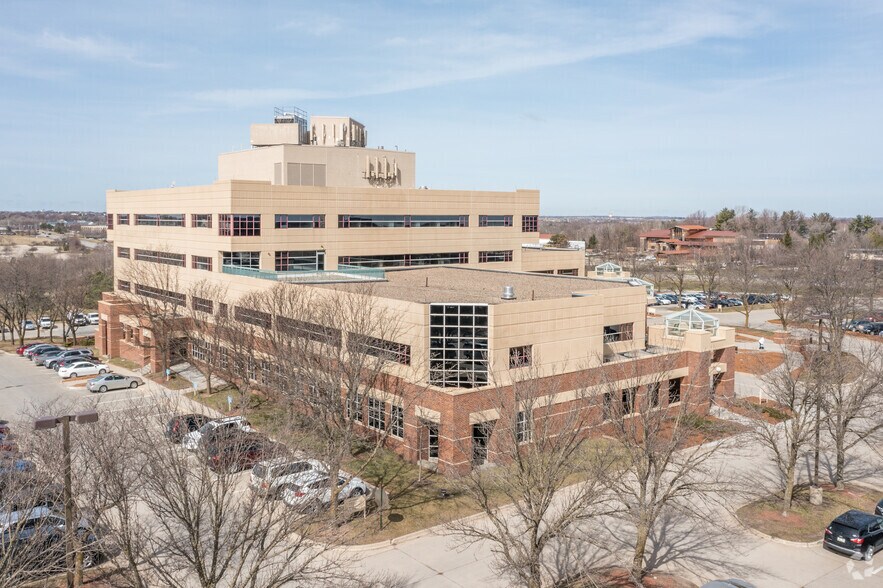 More Photos Of 6000 University Ave, West Des Moines Office For Sale