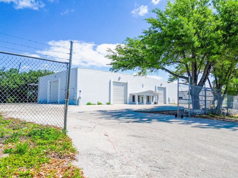 More Photos Of 5524 Independence Ct, Punta Gorda Warehouse For Sale