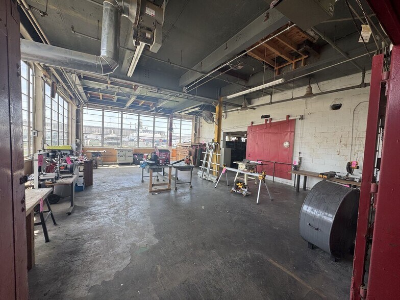 More Photos Of 3255 Harvester Rd, Kansas City Warehouse For Sale