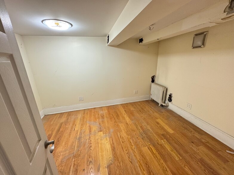 More Photos Of 54 Maujer St, Brooklyn Apartments For Lease