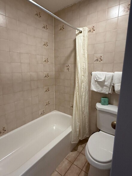More Photos Of 947 Loudon Rd, Latham Hotel For Sale