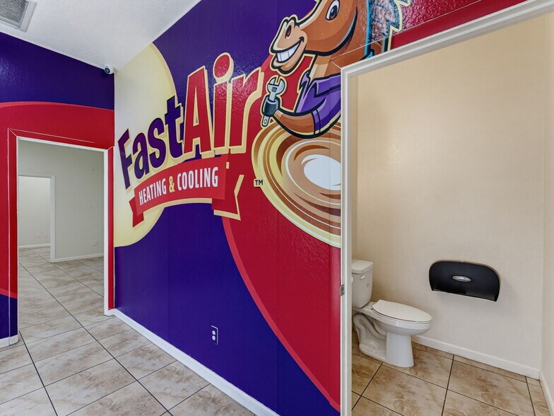 More Photos Of 3347 SW 7th St, Ocala Distribution For Sale