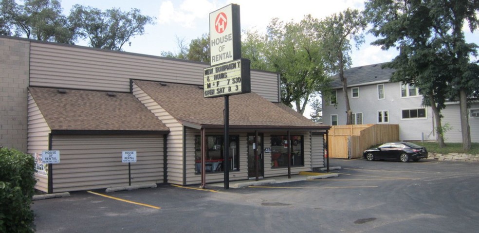 Primary Photo Of 318 N Milwaukee Ave, Wheeling Storefront For Lease