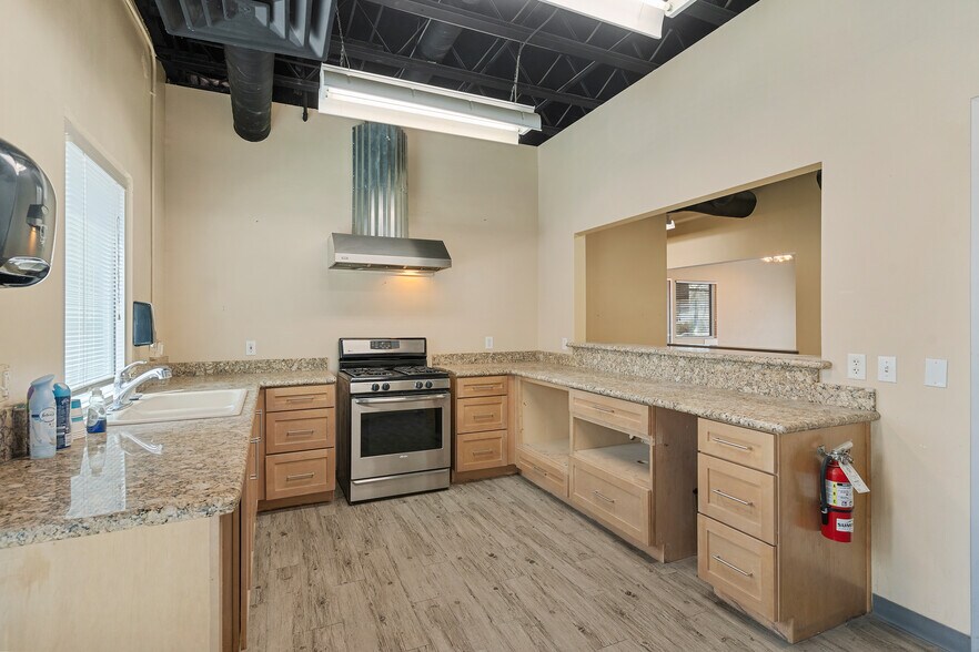 More Photos Of 4030 E Post Rd, Las Vegas Warehouse For Sale