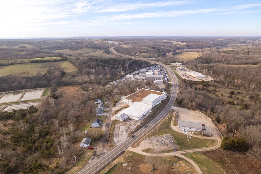 More Photos Of 209 W Main St, Linn Warehouse For Sale