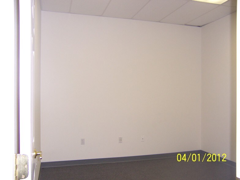 More Photos Of 8251-8259 Blaikie Ct, Sarasota Light Manufacturing For Lease