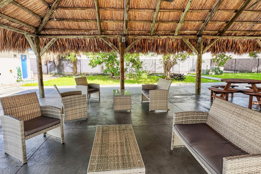 More Photos Of 999 W Prospect Rd, Oakland Park Apartments For Sale