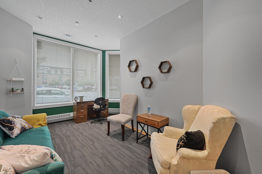 More Photos Of 10339 106 St NW, Edmonton Apartments For Sale