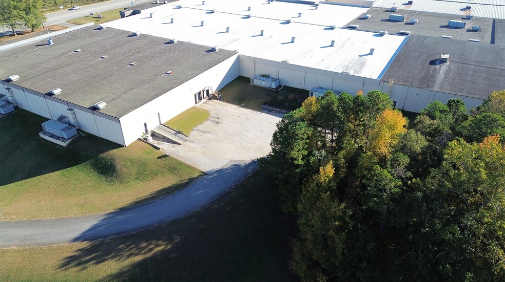 More Photos Of 2415 N Highway 81, Anderson Manufacturing For Lease