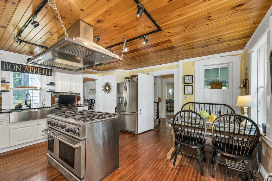 More Photos Of 521 Calef Hwy, Epping Specialty For Sale