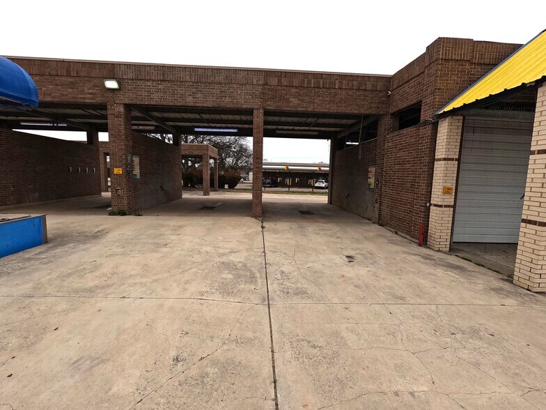 More Photos Of 1505 Custer Rd, Plano Carwash For Sale