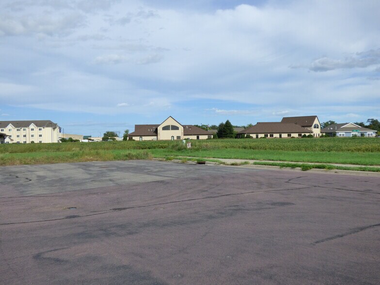 More Photos Of 100 Saint Andrews Dr, Mankato Land For Sale