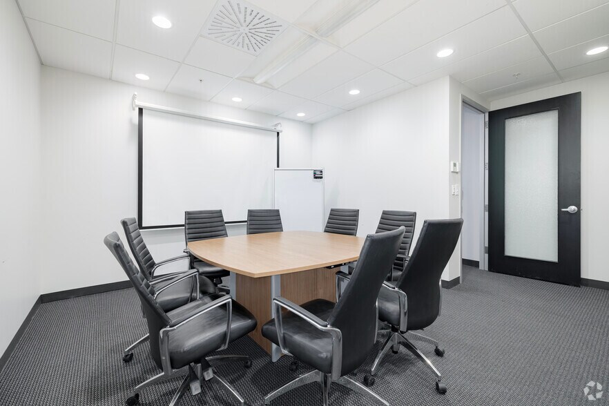 More Photos Of 1020 Rue Bouvier, Québec Coworking Space