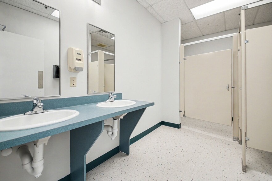 More Photos Of 4414 Lafayette Blvd, Fredericksburg Loft Creative Space For Lease