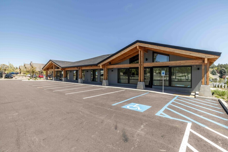 More Photos Of 8512 N Wayne Dr, Hayden Flex For Lease