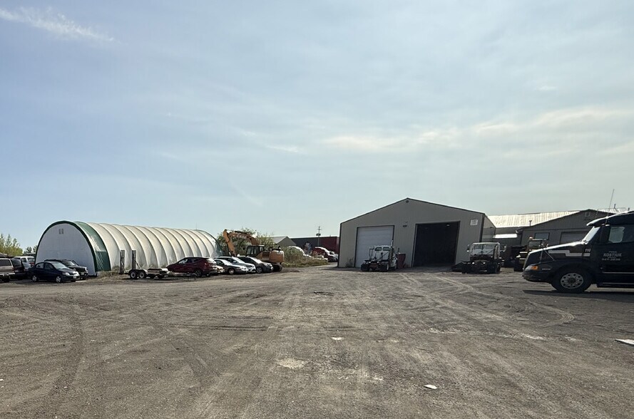 More Photos Of 1065 Oxford St, Sunnyside Industrial For Sale