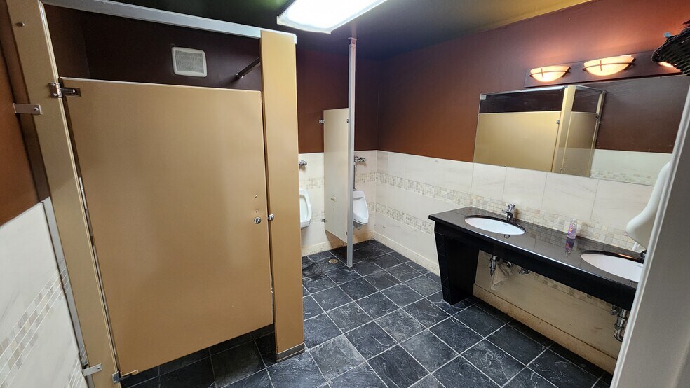 More Photos Of 2724-2730 4th Ave S, Seattle Manufacturing For Lease