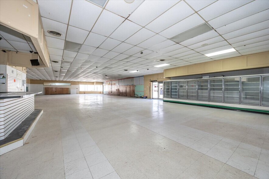 More Photos Of 100 W Main St, Fairfield Freestanding For Sale