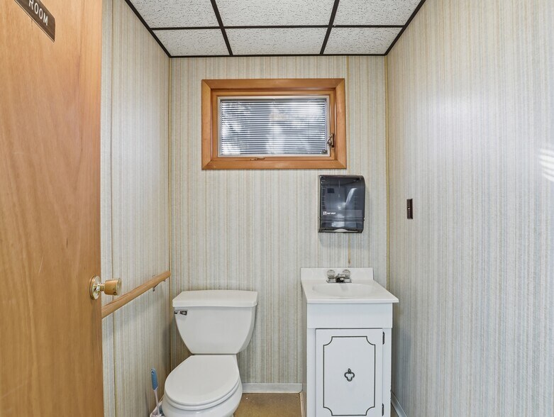More Photos Of 408 N Keystone Ave, Sayre Healthcare For Sale