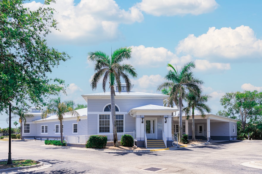 Primary Photo Of 21942 Edgewater Dr, Port Charlotte Office For Sale