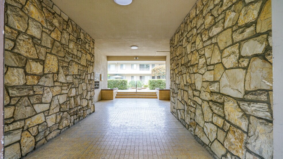More Photos Of 275 S Marengo Ave, Pasadena Apartments For Sale