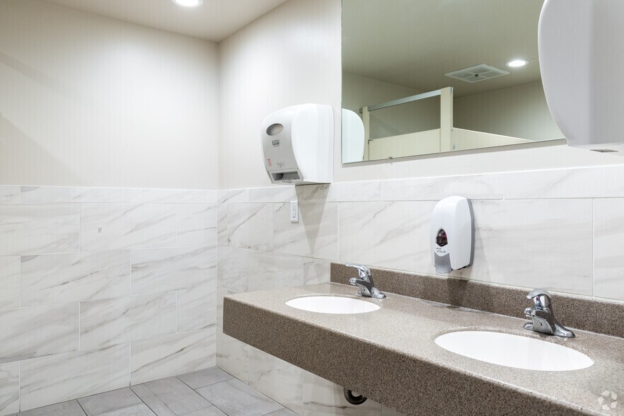 More Photos Of 64 E Winchester St, Salt Lake City Office For Sale