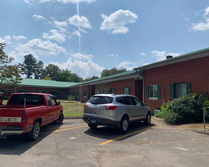 Primary Photo Of 110 St Clair Dr, Dunlap Apartments For Sale