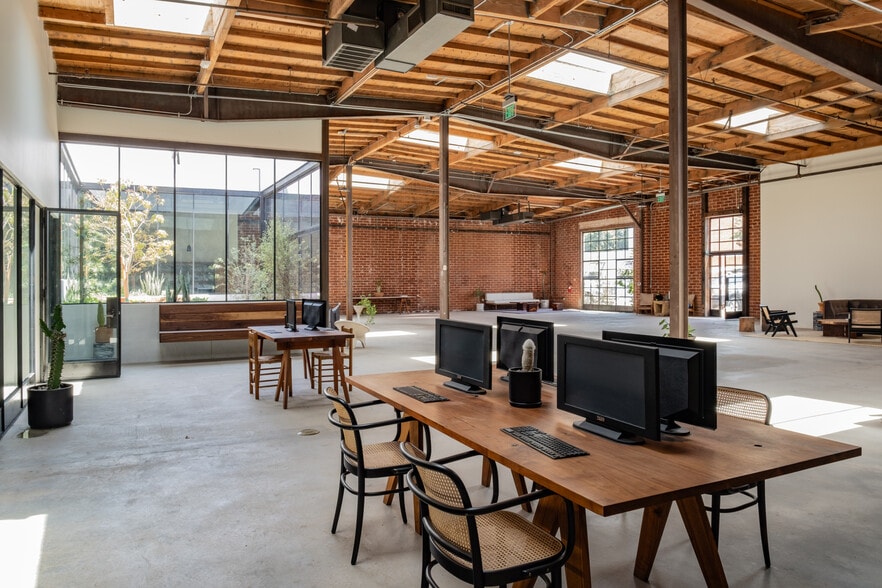 More Photos Of 5909 Blackwelder St, Culver City Office For Sale