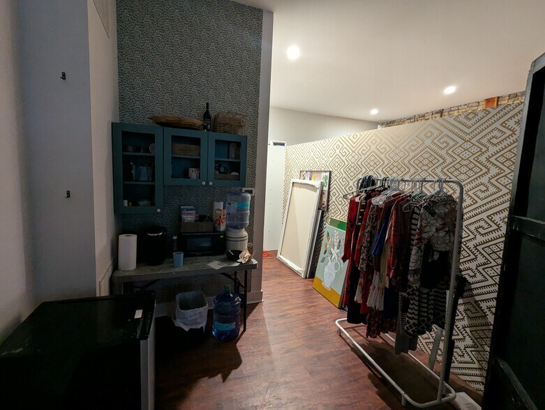 More Photos Of 4219 W Lawrence Ave, Chicago Storefront Retail Residential For Lease