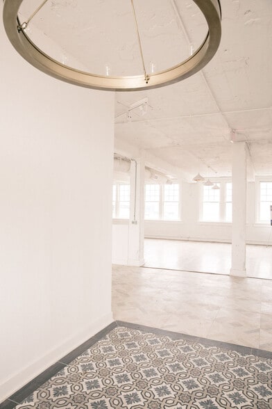 More Photos Of 1601 Chalk Hill Rd, Dallas Loft Creative Space For Sale