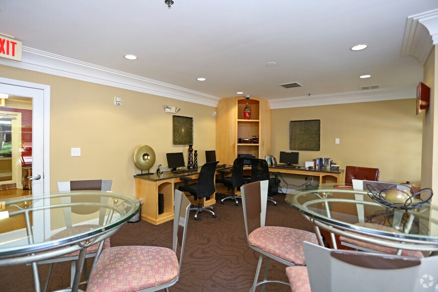 More Photos Of 1901 West St, Annapolis Apartments For Lease