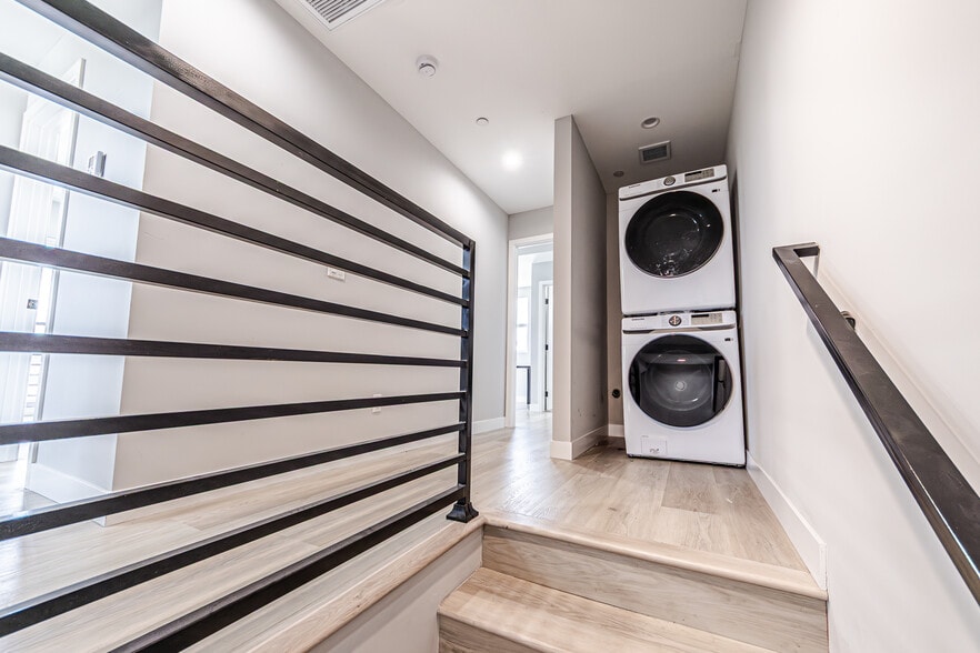 More Photos Of 2223 S Highland Ave, Los Angeles Apartments For Sale