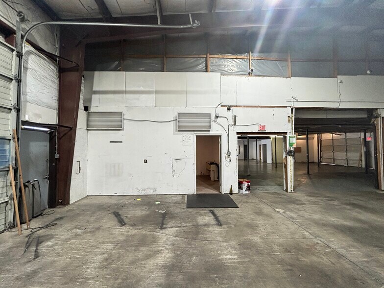 More Photos Of 2618 Cherry Ave NE, Salem Industrial For Sale