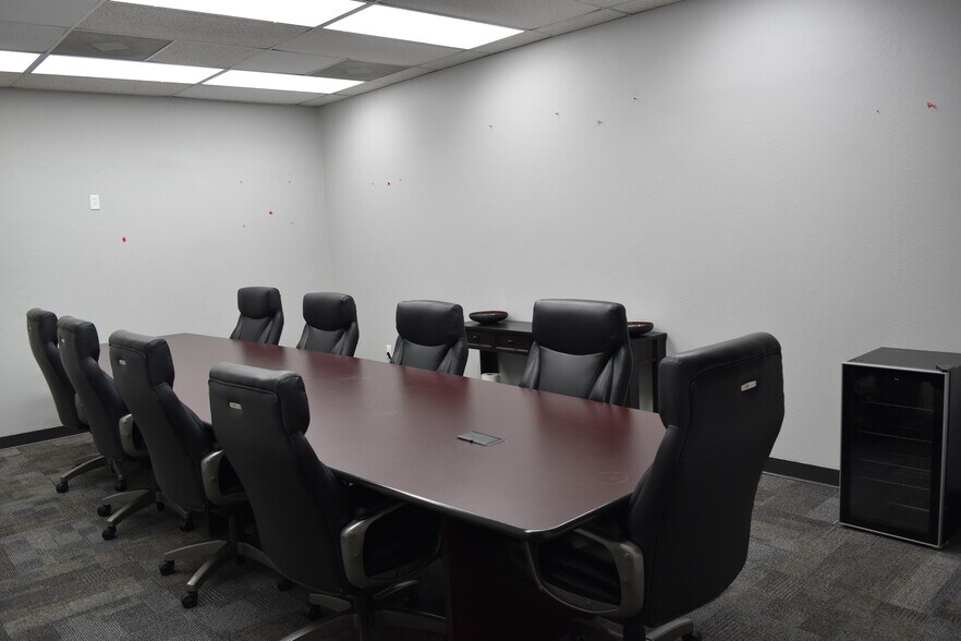More Photos Of 10880 Alcott Dr, Houston Flex For Lease