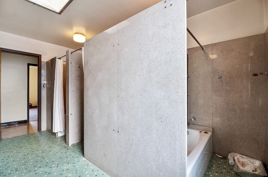 More Photos Of 8231 S South Shore Dr, Chicago Schools For Sale