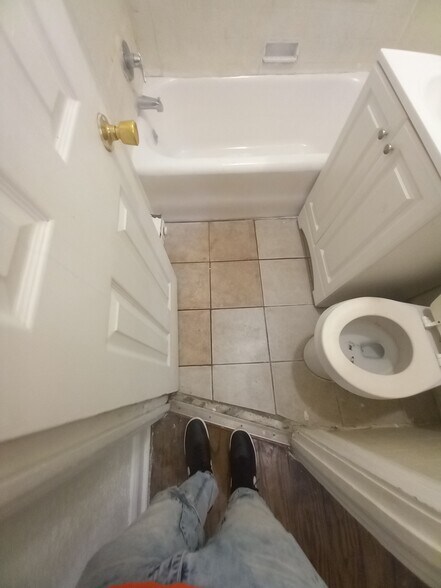 More Photos Of 1874 Marloes Ave, Cleveland Apartments For Sale